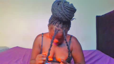 Snapshot of royal_goddes chatting on 02/28/25, 07:35 goddes online show from 02/28/25, 07:35