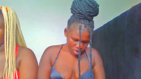 Snapshot of royal_goddes chatting on 03/05/25, 02:25 goddes online show from 03/05/25, 02:25