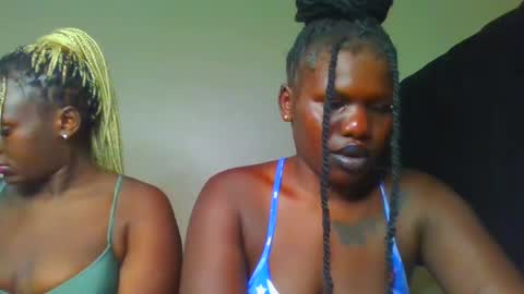 Snapshot of royal_goddes chatting on 03/08/25, 01:36 goddes online show from 03/08/25, 01:36