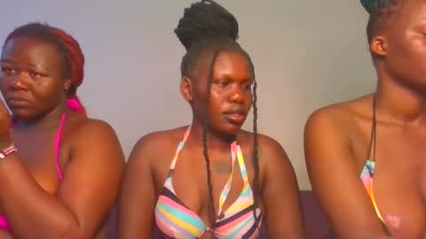 Snapshot of royal_goddes chatting on 03/12/25, 02:09 goddes online show from 03/12/25, 02:09