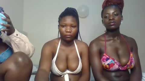 Snapshot of royal_goddes chatting on 09/23/25, 02:03 goddes online show from 09/23/25, 02:03