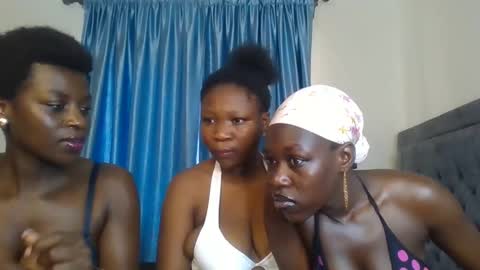 Snapshot of royal_goddes chatting on 10/03/25, 10:34 goddes online show from 10/03/25, 10:34