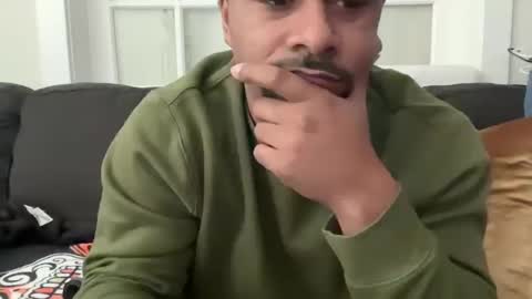 Snapshot of royal_sf chatting on 03/04/25, 07:43 Royal SF online show from 03/04/25, 07:43