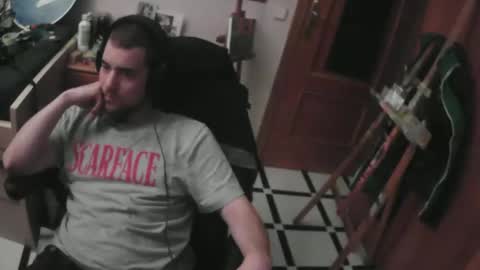 Snapshot of royer04 chatting on 09/29/25, 12:16 royer04 online show from 09/29/25, 12:16