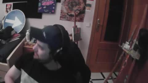 Snapshot of royer04 chatting on 10/24/25, 06:54 royer04 online show from 10/24/25, 06:54