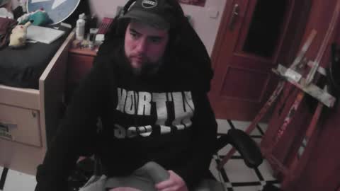 Snapshot of royer04 chatting on 11/30/25, 12:25 royer04 online show from 11/30/25, 12:25