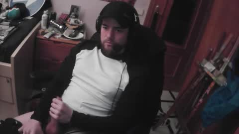 Snapshot of royer04 chatting on 12/17/25, 09:10 royer04 online show from 12/17/25, 09:10