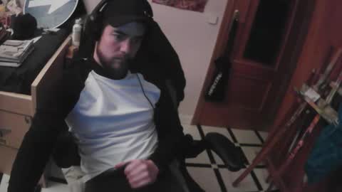 Snapshot of royer04 chatting on 12/19/25, 04:25 royer04 online show from 12/19/25, 04:25