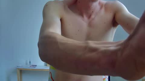 Snapshot of royyourtoy chatting on 09/13/25, 07:57 Roy online show from 09/13/25, 07:57