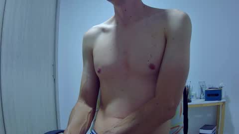 Snapshot of royyourtoy chatting on 01/08/26, 11:51 Roy online show from 01/08/26, 11:51