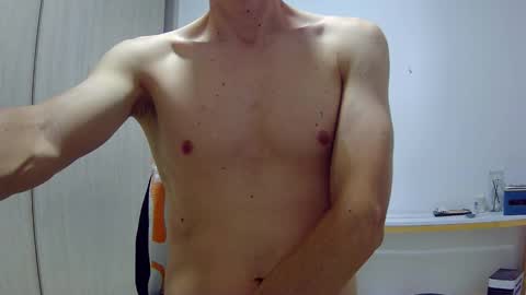 Snapshot of royyourtoy chatting on 01/15/26, 01:54 Roy online show from 01/15/26, 01:54