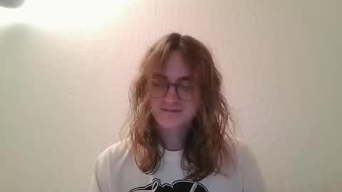 Snapshot of rozequartzz chatting on 12/17/25, 11:38 Rose online show from 12/17/25, 11:38