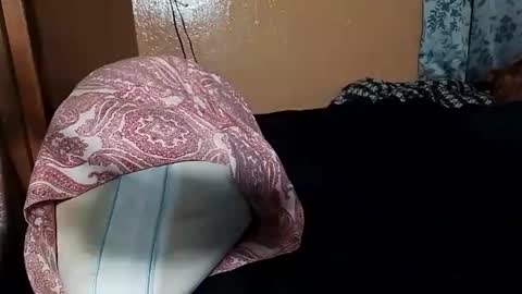 Snapshot of rubberburn chatting on 12/15/25, 08:29 rubberburn online show from 12/15/25, 08:29