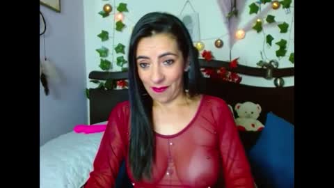Snapshot of rubi_fox82 chatting on 12/12/24, 04:15 online show from 12/12/24, 04:15