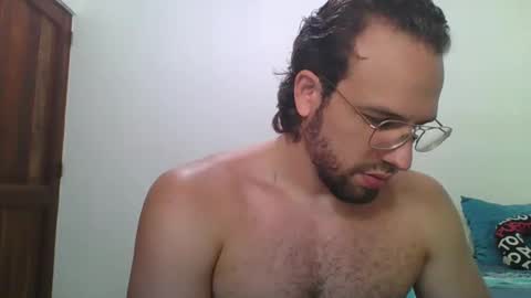 Snapshot of rubio121 chatting on 10/20/25, 01:44 rubio121 online show from 10/20/25, 01:44