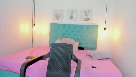 Snapshot of rubiroose chatting on 12/14/24, 11:01 Rubii online show from 12/14/24, 11:01