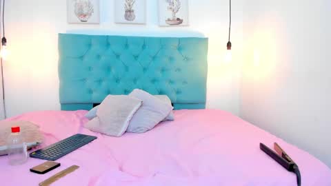 Snapshot of rubiroose chatting on 12/22/24, 10:36 Rubii online show from 12/22/24, 10:36