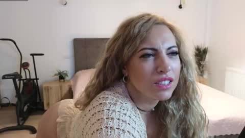 Snapshot of ruby_fit chatting on 11/20/25, 02:01 Ruby online show from 11/20/25, 02:01