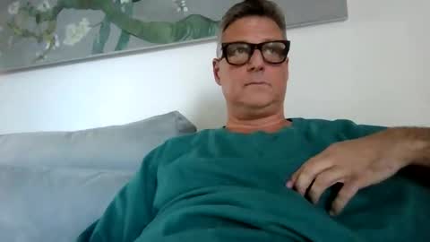 Snapshot of rudeski chatting on 10/02/25, 04:14 rudeski online show from 10/02/25, 04:14