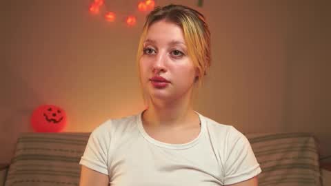 Mila online show from 10/29/25, 04:04