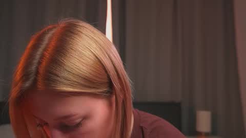 Mila online show from 11/21/25, 04:22