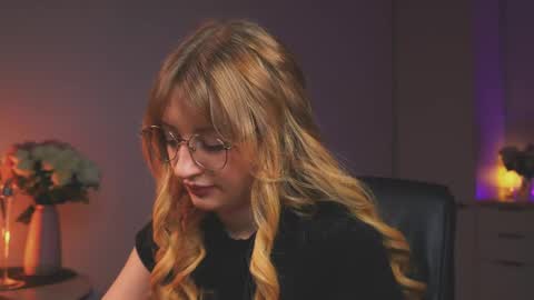 Mila online show from 04/22/26, 05:25