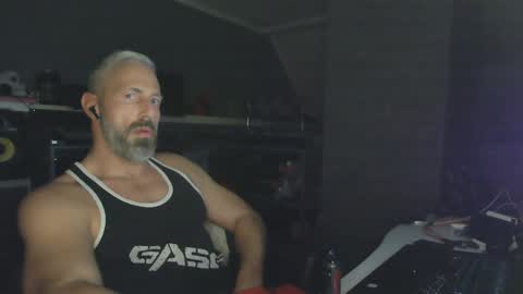 Chico que rico Caliente online show from 01/06/25, 12:16