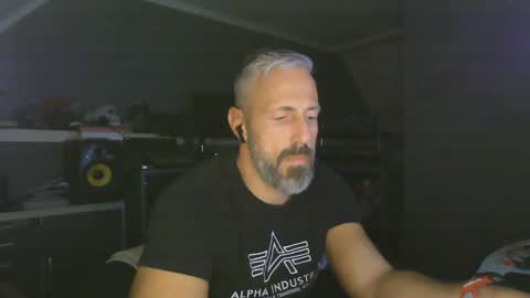 Chico que rico Caliente online show from 01/06/25, 04:55