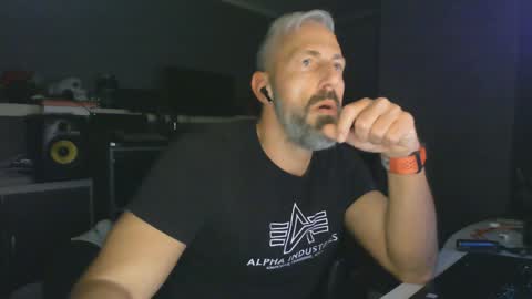 Chico que rico Caliente online show from 01/06/25, 10:37