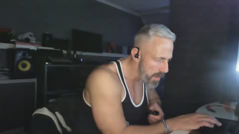 Chico que rico Caliente online show from 01/18/25, 02:44