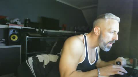 Chico que rico Caliente online show from 01/19/25, 02:57