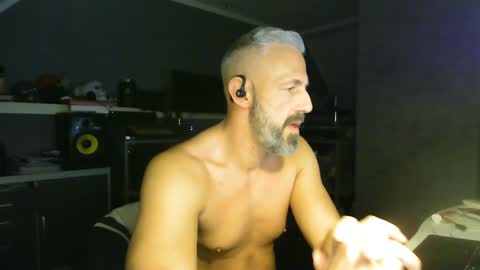 Chico que rico Caliente online show from 02/01/25, 02:05