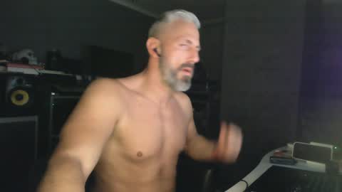 Chico que rico Caliente online show from 02/04/25, 04:59