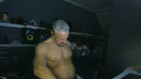 Chico que rico Caliente online show from 02/04/25, 10:45