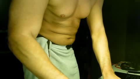 Chico que rico Caliente online show from 02/13/25, 02:01