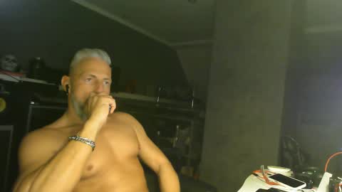 Chico que rico Caliente online show from 02/14/25, 01:56