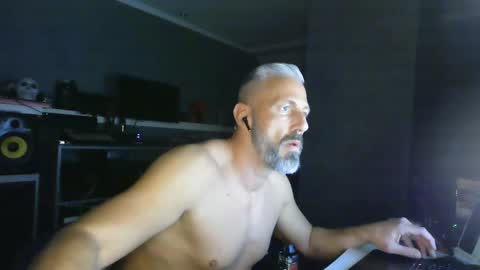 Chico que rico Caliente online show from 02/21/25, 02:50