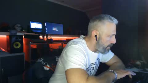 Chico que rico Caliente online show from 03/05/25, 02:14