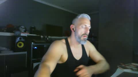 Chico que rico Caliente online show from 03/08/25, 11:37