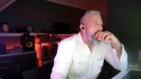 Chico que rico Caliente online show from 11/02/25, 01:52