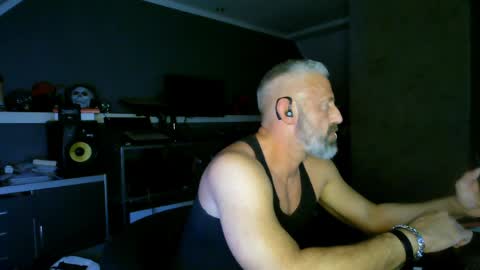 Chico que rico Caliente online show from 04/09/26, 01:27