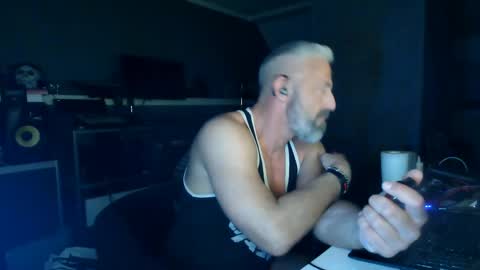 Chico que rico Caliente online show from 04/23/26, 12:56