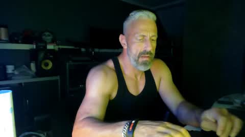Chico que rico Caliente online show from 06/14/26, 09:06