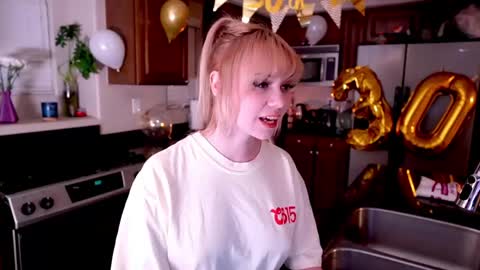 Lady online show from 05/10/26, 03:01
