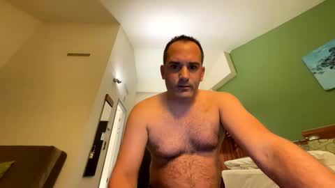 Snapshot of runner1978 chatting on 10/28/25, 08:00 runner1978 online show from 10/28/25, 08:00