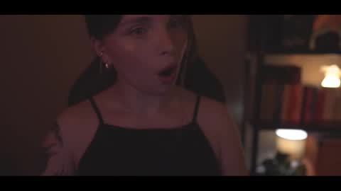 Snapshot of running_with_the_wolves chatting on 10/10/25, 10:20 Elena online show from 10/10/25, 10:20