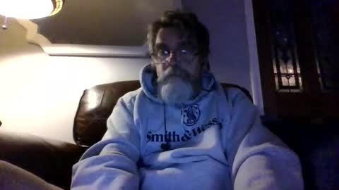 Snapshot of runningaround60 chatting on 12/19/25, 03:35 runningaround60 online show from 12/19/25, 03:35