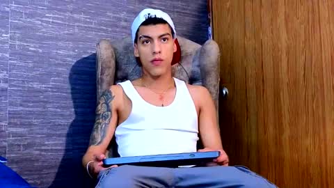  R U S S E L L  online show from 02/07/25, 12:20