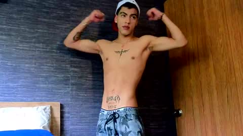  R U S S E L L  online show from 02/25/25, 08:41