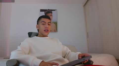  R U S S E L L  online show from 12/03/25, 09:29